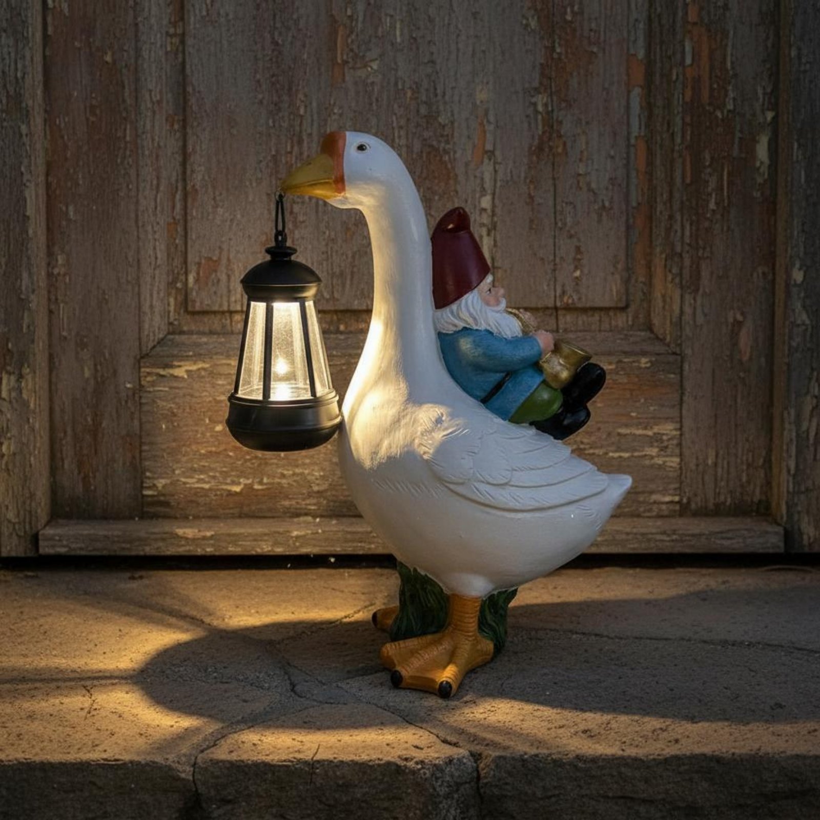 Outdoor Lighting Traditional - Patung Gnome Mengendarai Angsa Lampu Tenaga